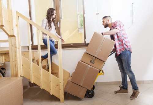 Local removals and storage planning for a home relocation in Southcroydon